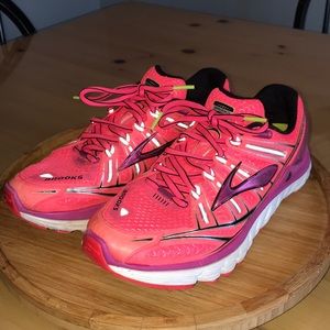 Brooks women’s sneakers size 8.5